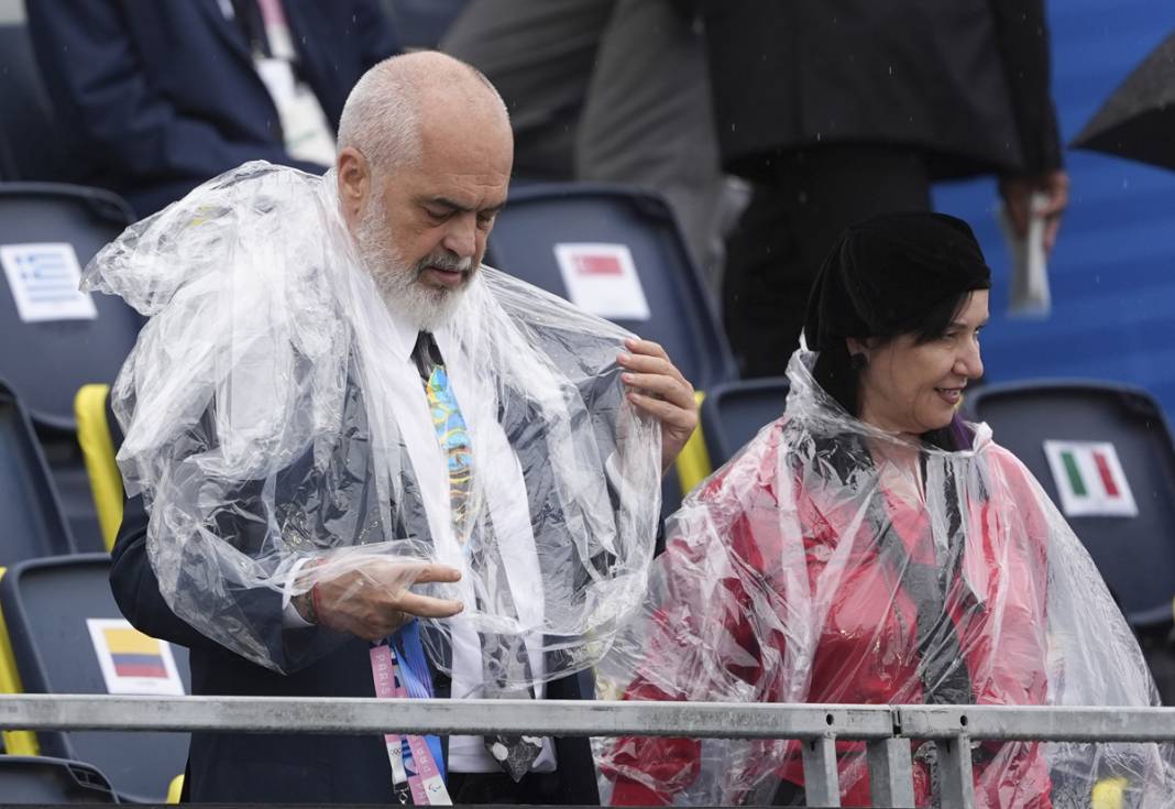 Olimpiyatlarda sağanak sürprizi liderleri zorladı 4